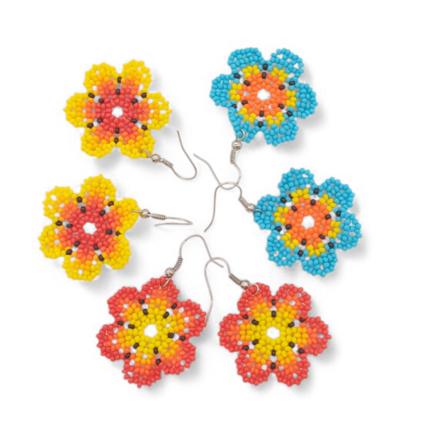 E268-1 Phumies black eyed Susan, zulu beadwork , seed beads assorted colours 3cm x 3cm x .10cm Phumies-black-eyed-Susan-zulu-beadwork-seed-beads-assorted-colours